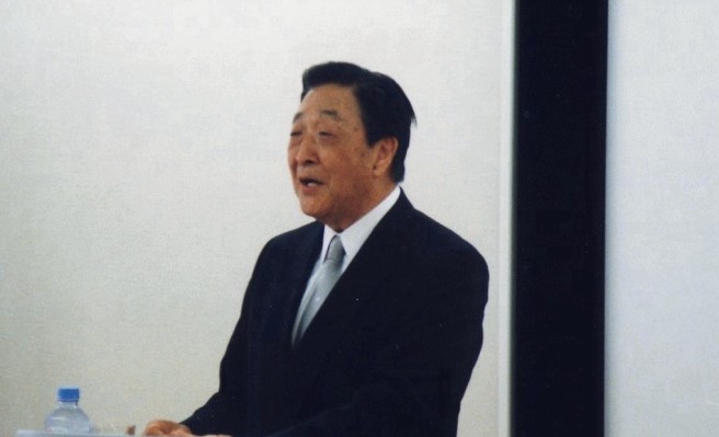 Akira Tago