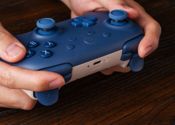 Le 8BitDo Ultimate 2C Bluetooth Controller débarque en Europe
